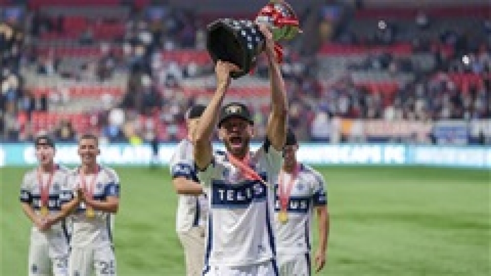 Thomas Muller vừa rời Bayern đã vô địch, lập kỷ lục